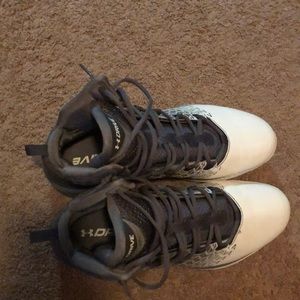 Brand new under armuor shoes. Never worn